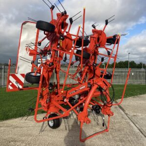 Kuhn GF 8700 Mounted Tedder