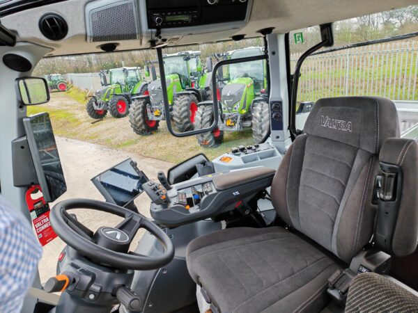Valtra tractor for sale in Tolvaddon, Camborne, Cornwall — photo 6