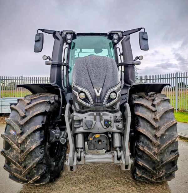 Valtra tractor for sale in Tolvaddon, Camborne, Cornwall — photo 3